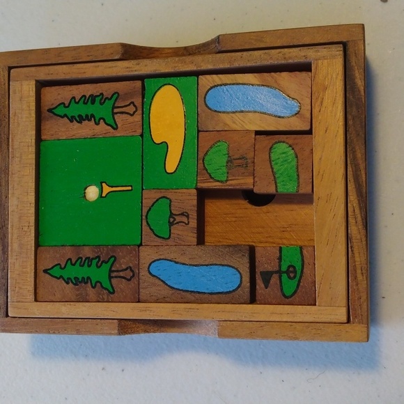 Wooden puzzle 'On the Greens' - Picture 2 of 6